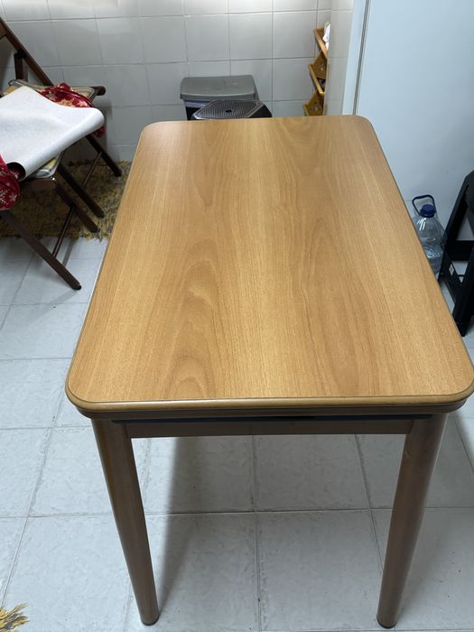 Mesa de cozinha extensivel em excelente condiçao