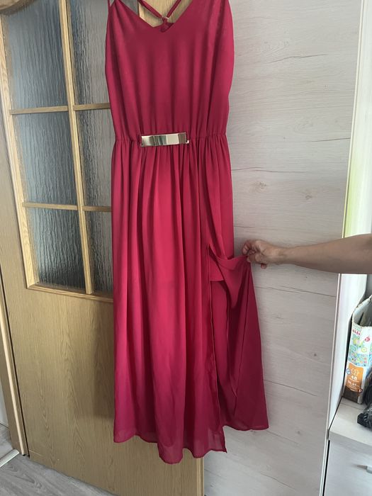 Dluga maxi sukienka fuksja ze zlotymi dodatkami wesele poprawiny