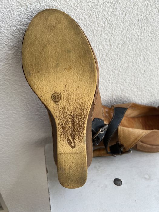 Buty ze skóry r. 36 na koturnie malo uzywane