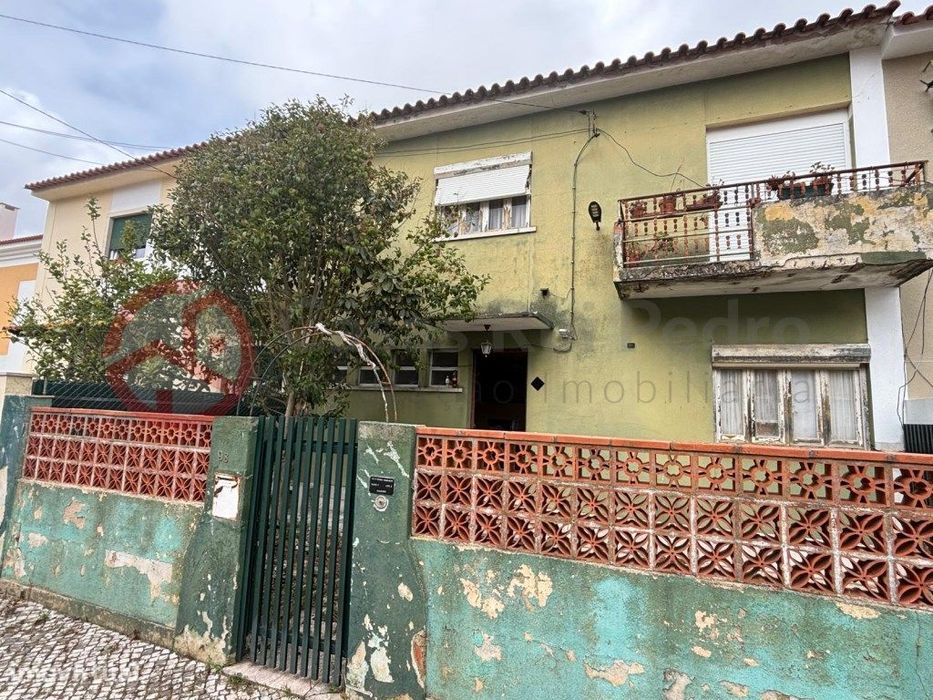 Moradia T5 para remodelação total em Algueirão, Sintra