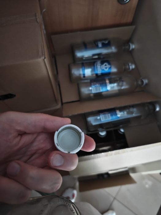 120 butelek szklanych 0.8L po wodzie mineralnej (np. do wina)