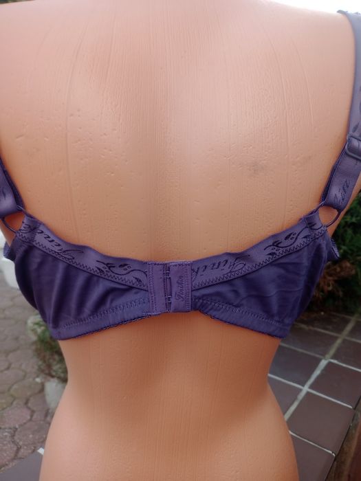 Biustonosz półsztywny 42/95F