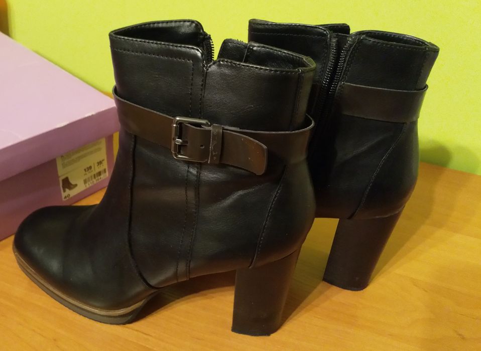Buty na obcasie roz 40