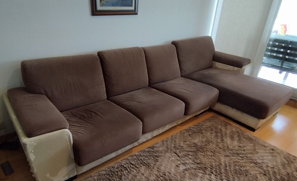 Sofá com chaise long