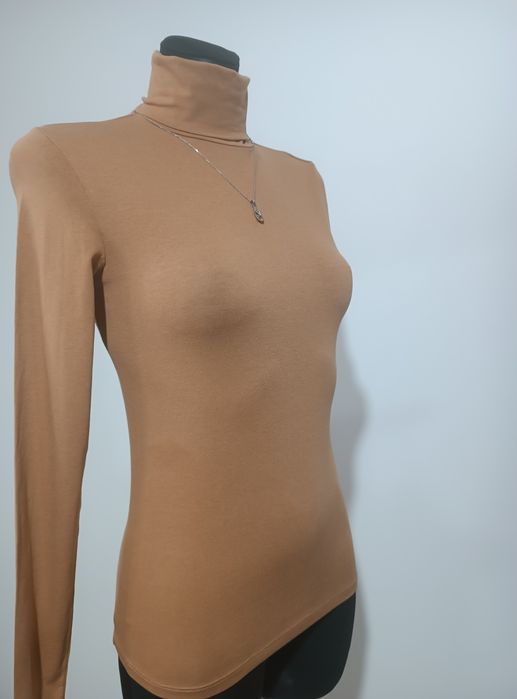 Camelowy cienki golf firmy Amisu nowy rozmiar XS 34/36