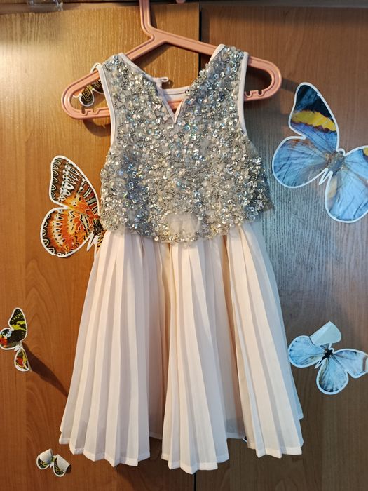 Нарядне платтячко для дівчинки