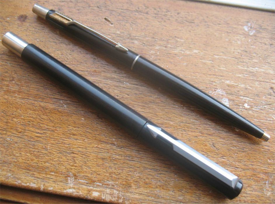 3 Canetas Parker - 2 Vector Rollerball e 1 Classic Matte