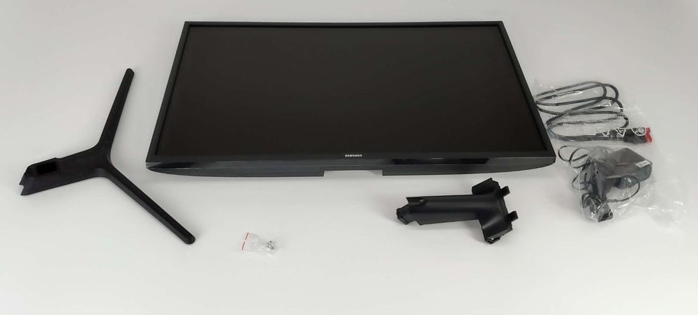 Monitor LED Samsung UJ590UQRX 31,5 " 3840 x 2160 px VA 60HZ