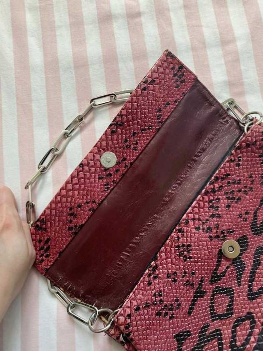 Mała bordowa torebka wężowa skórka panterka na łańcuszku