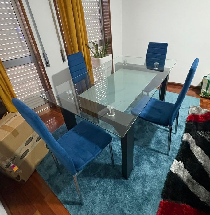 Mesa de sala com 3 cadeiras