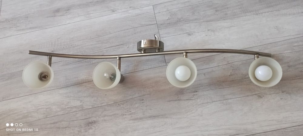 Lampa sufitowa cztero lampowa kierowana