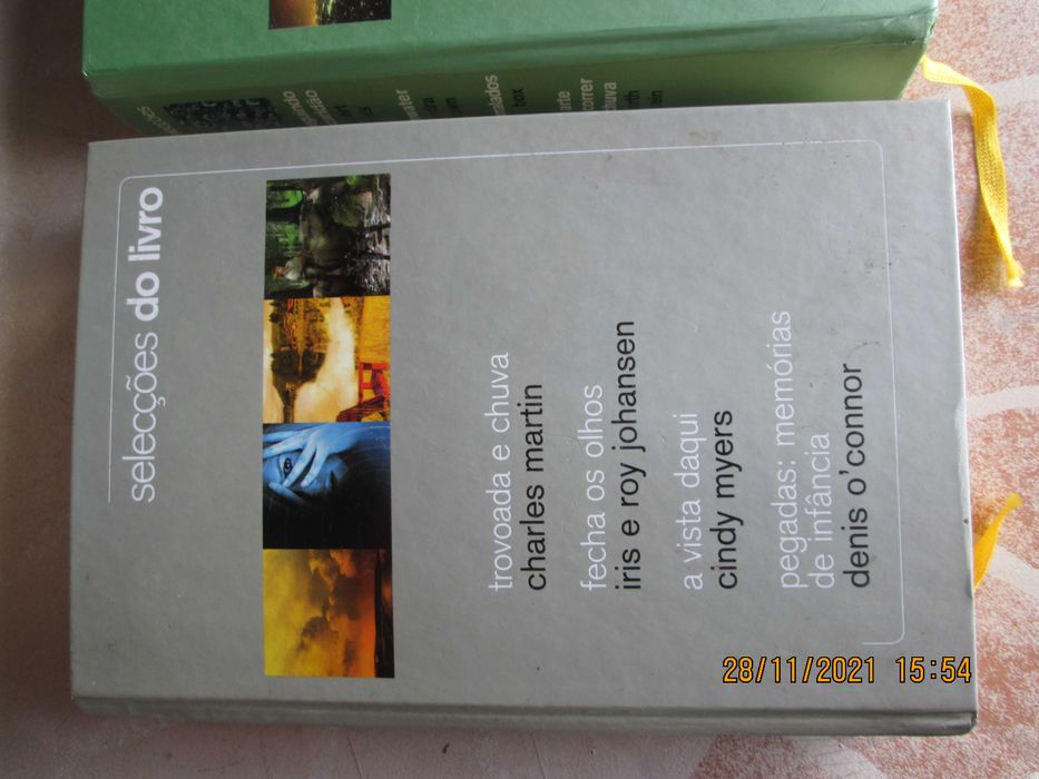 Livros de Jorge Amado e volumes do Sexo e Você