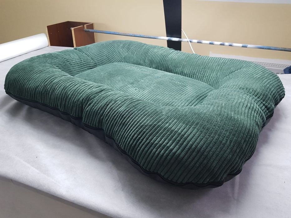 Legowisko dla psa Ponton L 95x75 Beagle, Buldogi, Staffiki