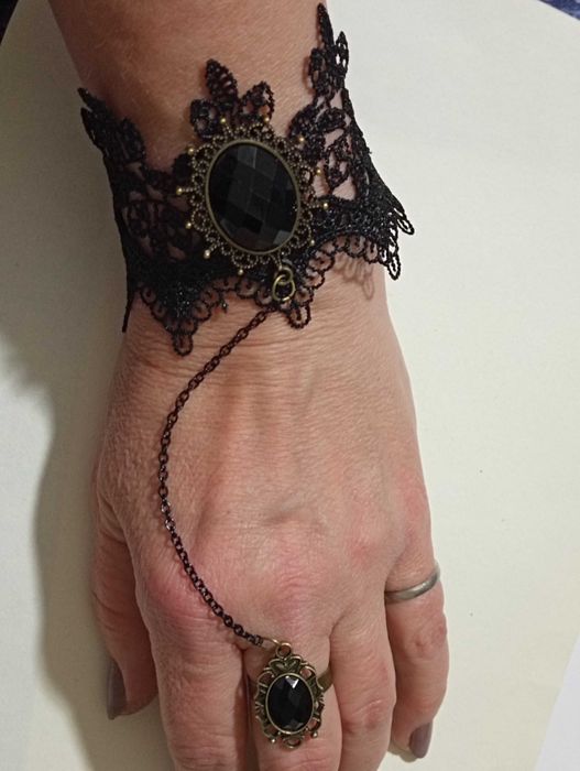 Bransoleta koronkowa z pierścieniem