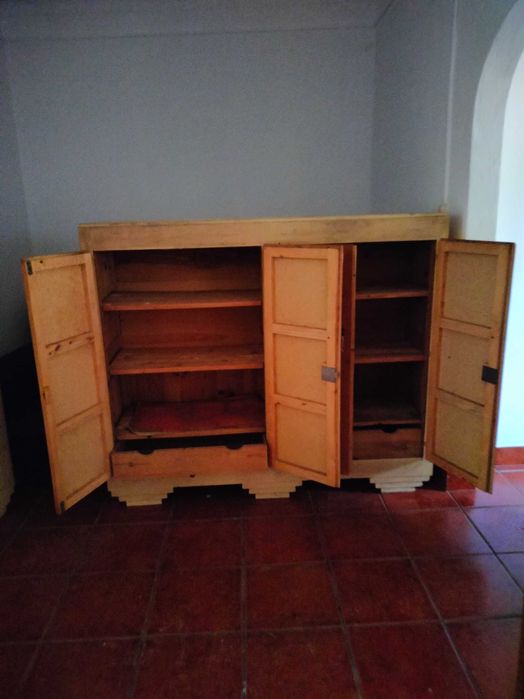 Móveis muito antigos