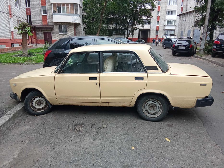 Автомобіль ваз 2107