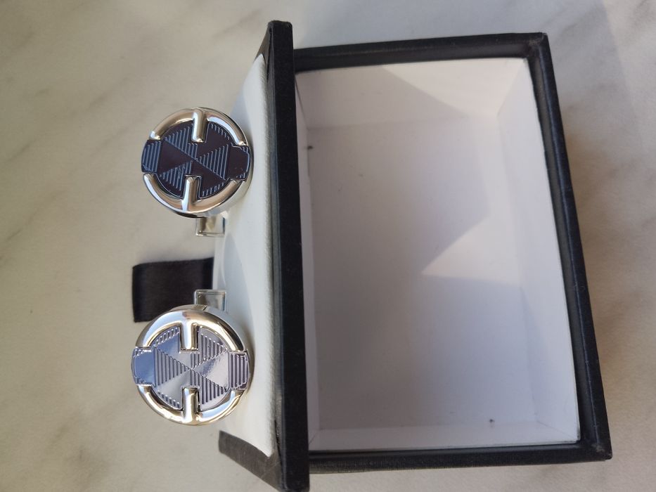 Piękne spinki do mankietów w etui