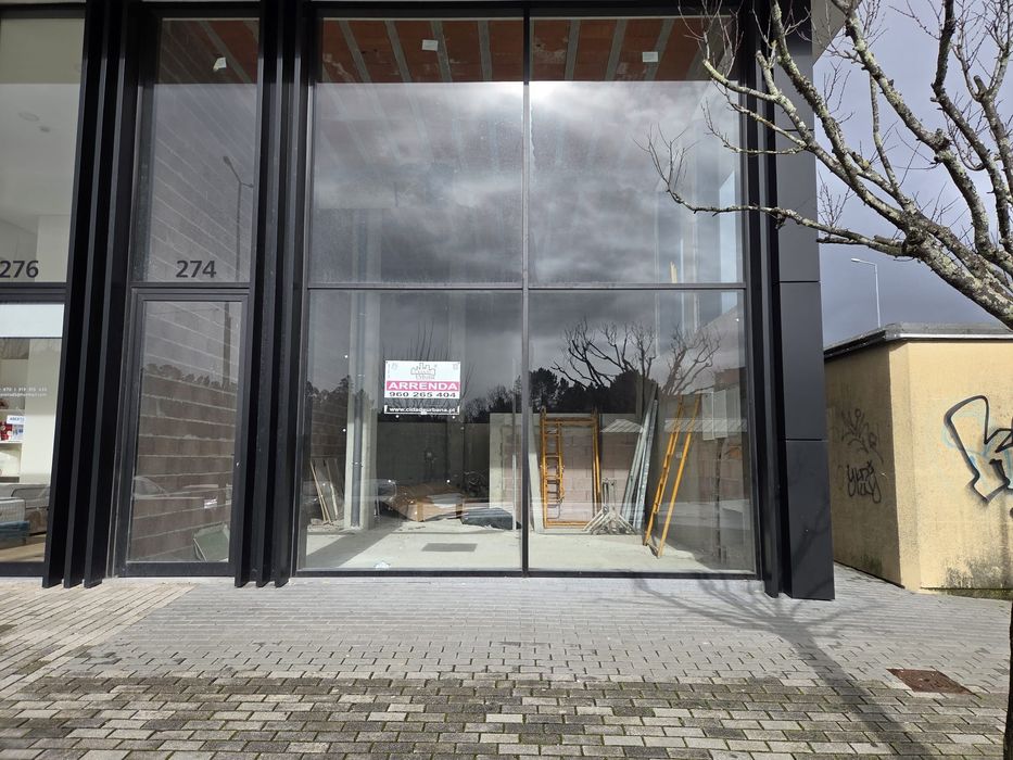 Arrenda-se Loja Nova no Centro de S.Pedro