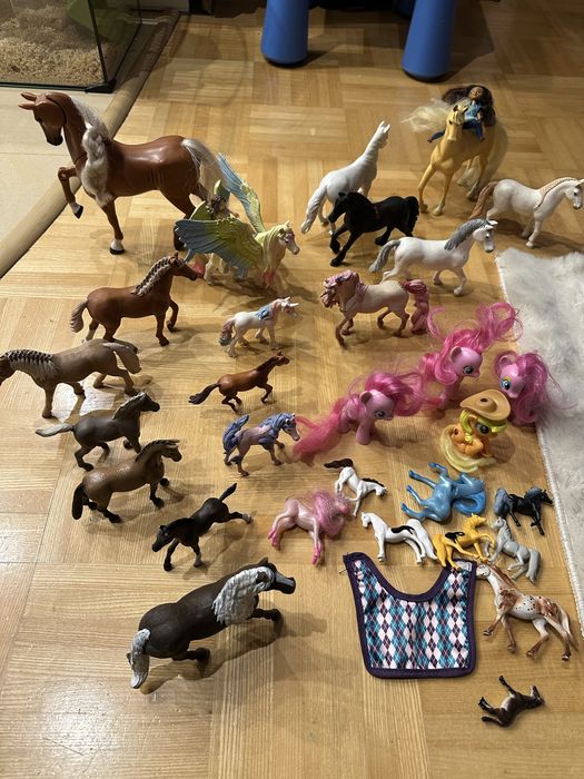 Konie koniki Schleich 15 sztuk plus 17 innych gratis