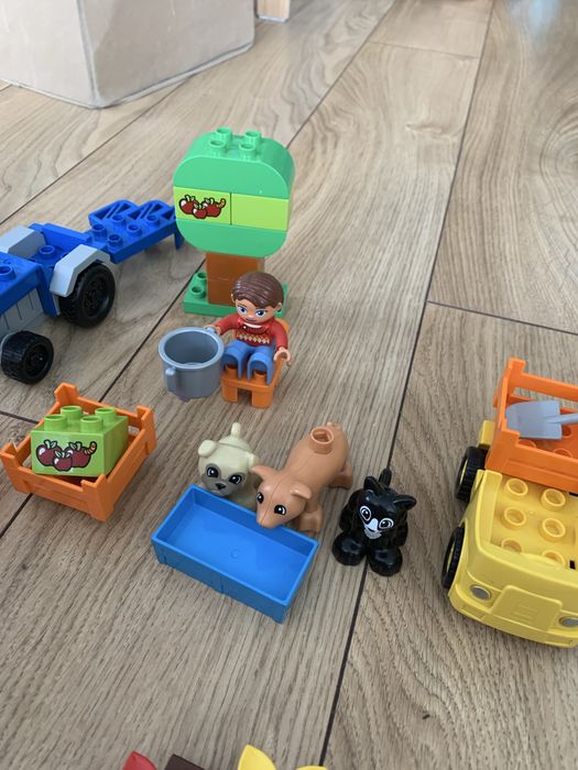 Duplo duża farma gospodarstwo rolne świnka traktor warzywa owoce pies