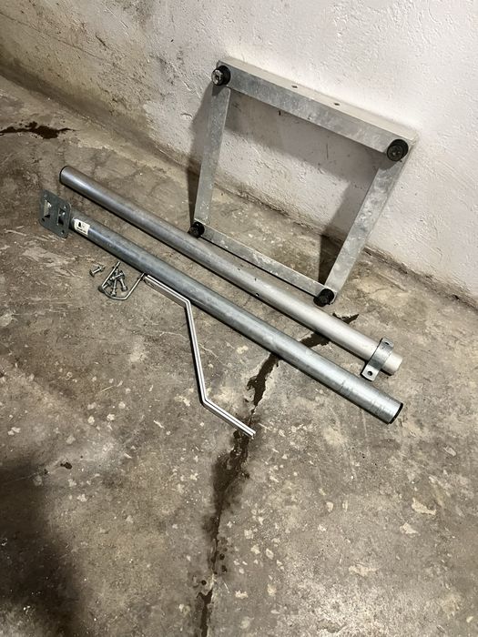 Stojak do przymocowania anteny satelitarnej