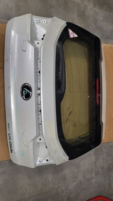 Klapa bagażnika szyba spojler Lexus ux