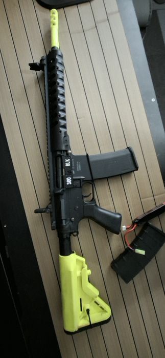 Airsoft replica AEG Elétrica bateria nova, carregador novo