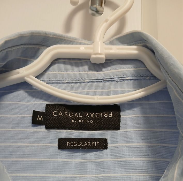 Несколько мужских рубашек, разных цветов и качества