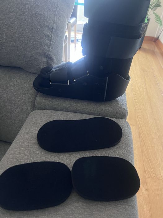 Bota walker praticamente nova