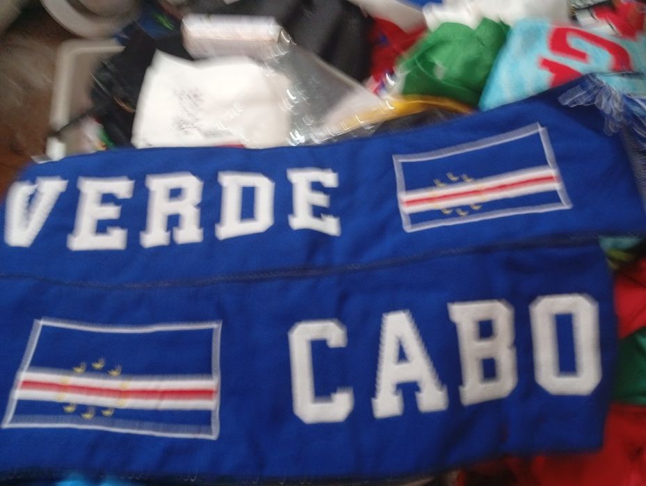 Novos cachecóis de apoio a Portugal e Cabo verde