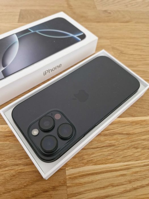 Apple iPhone 16 Pro / 256 GB / Gwarancja