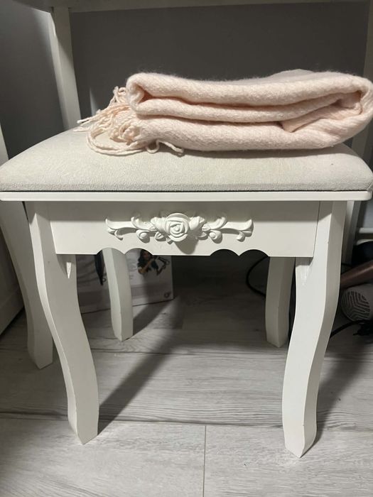 Toaletka biała + taboret