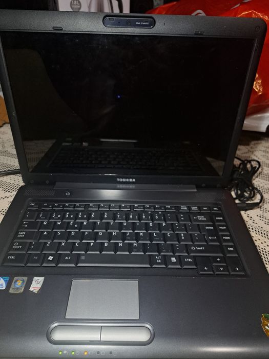 2 Toshiba Satellite A300 para peças/avariados