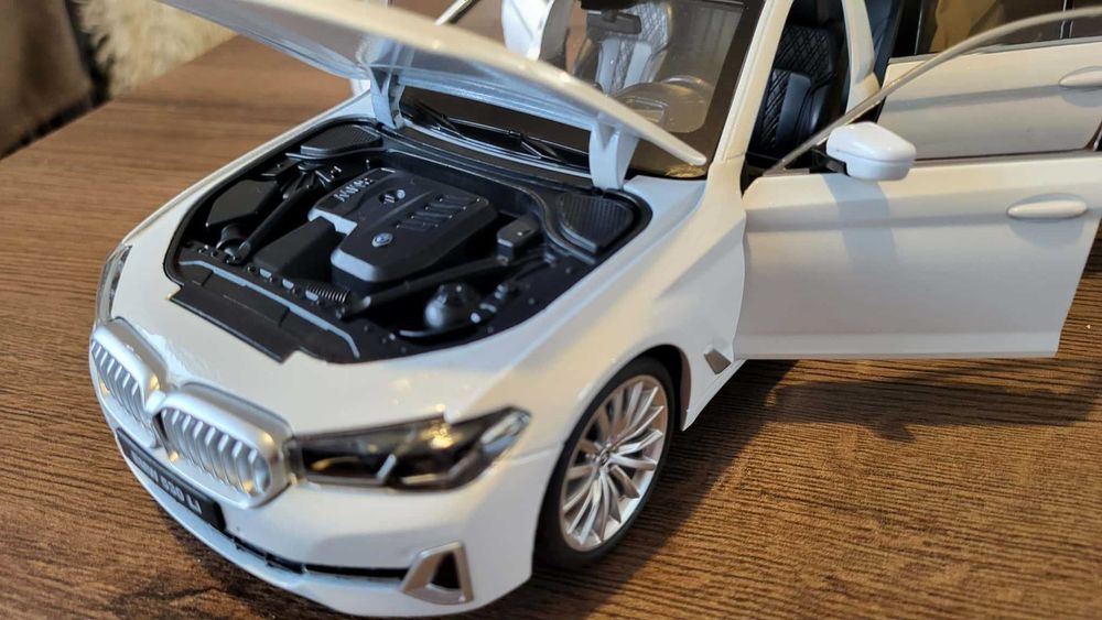 samochód Bmw G30 Lift 1:18 NOWY wszystkie elementy otwierane