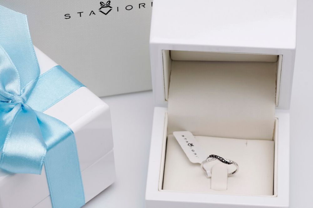 Złoty pierścionek Staviori z diamentem