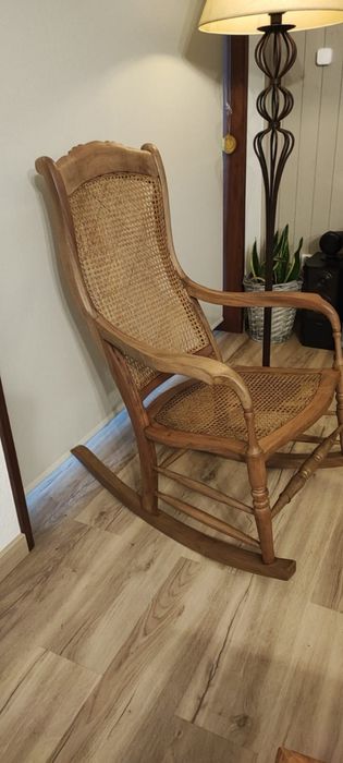 Cadeira de Baloiço Totalmente Restaurada com Palhinha Nova