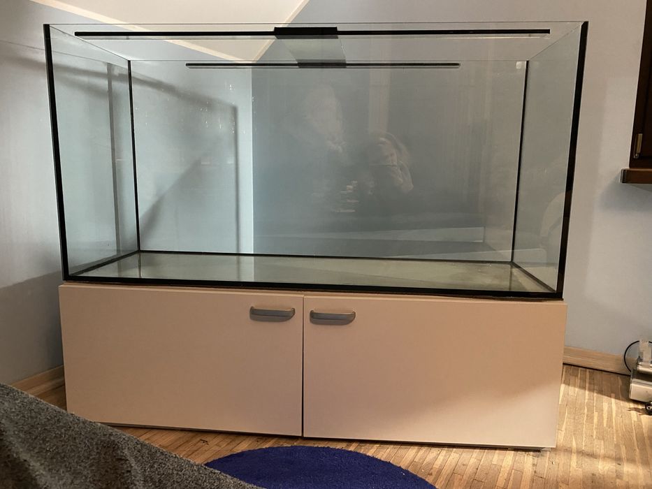 Sprzedam akwarium z szafką