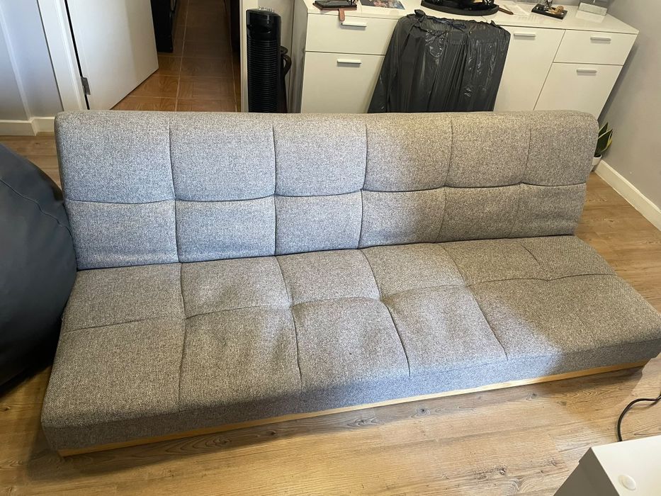 Sofá cama de cor cinza