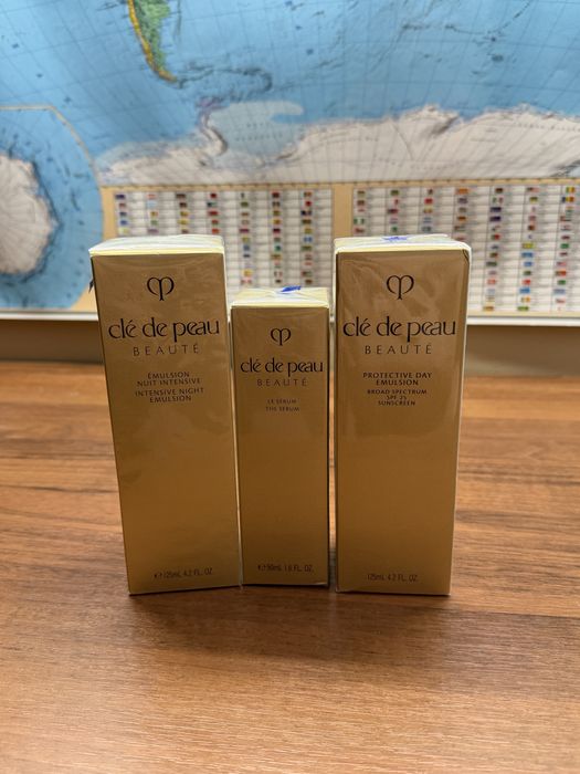 Повний ритуал розкоші Clé de Peau Beauté: Le Sérum + Денна та Нічна емульсії