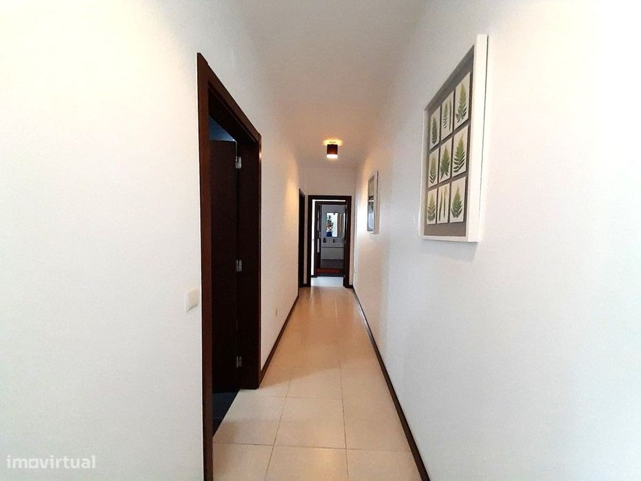 Apartamento T2 para arrendar ao ano, condomínio com piscina e lugar...