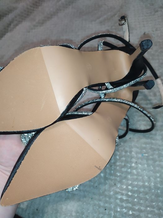 Продам нові туфлі з бантиками