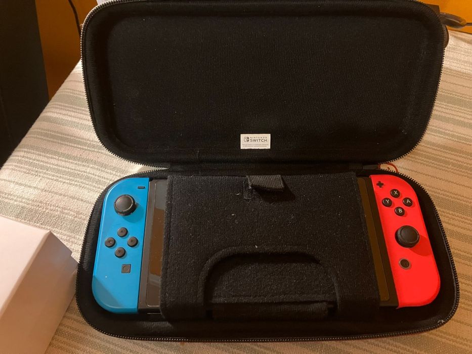 Nintendo Switch V2 (Desbloqueada) + SD Sandisk 512GB + Comando Extra LinYuvo + Acessórios