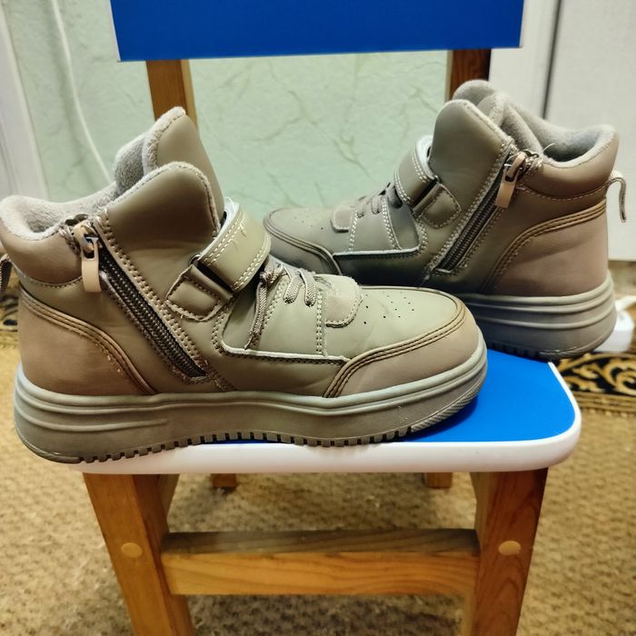 Осінні ботинки для дівчинки