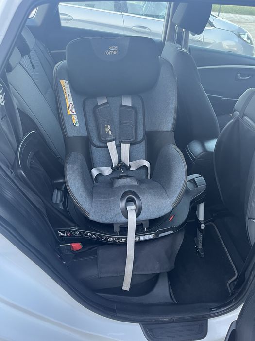 Fotelik samochodowy Britax Römer Dualfix i-Size 360° z bazą ISOFIX + mata GRATIS
