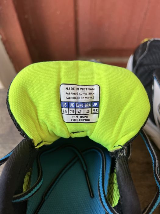 Кросівки Mizuno Wave Ultima 9