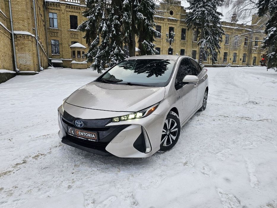 Оренда авто Toyota Prius Plug-In Hybrid, PHEV, Пріус. Аренда, прокат