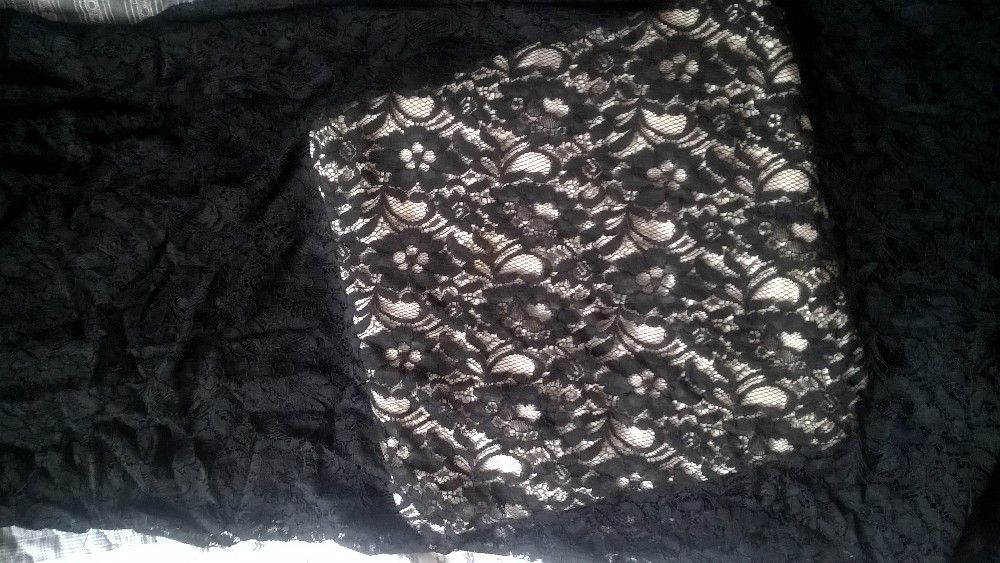 okolicznościowa koronkowa suknia