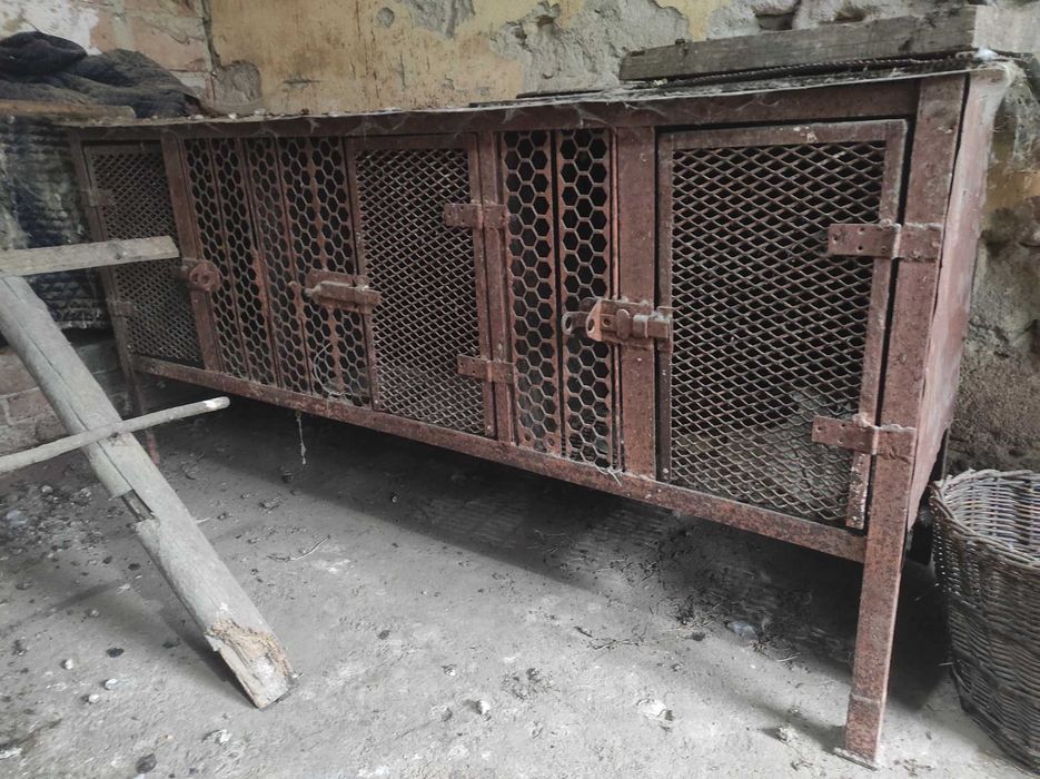 Металева клітка для нутрій, кролів або фермерських тварин