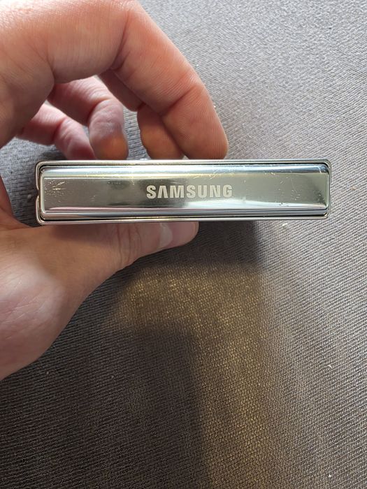 Telefon Komórkowy Samsung Galaxy Z Flip 5 (USZKODZONY)