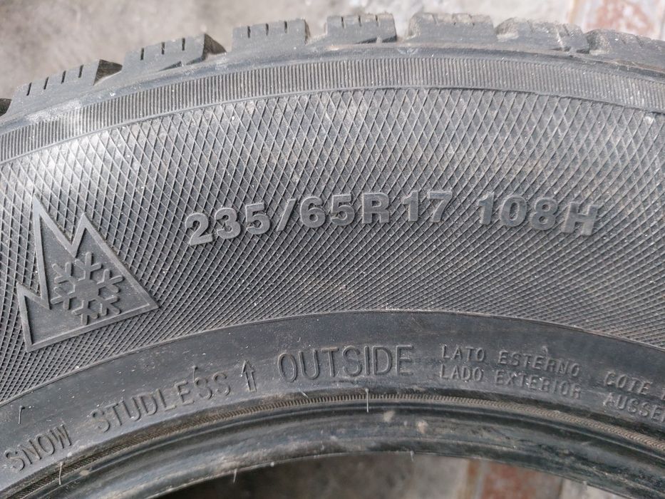 Продам 2а новых зимних колеса kUMHO 235.65.R-17.